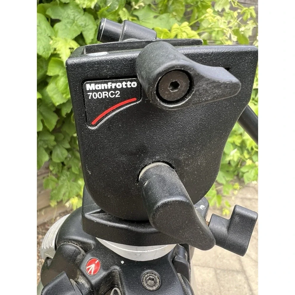 Manfrotto 700RC2 Head Manfrotto 3011N Aluminum Tripod Legs